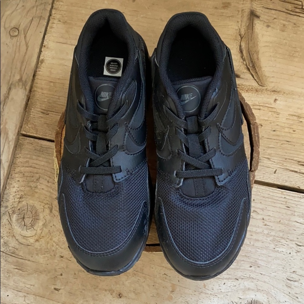 Black nikes